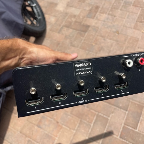 Atlona AT-UHD-SW-51
With Rack Mount Unit - Picture 3 of 10